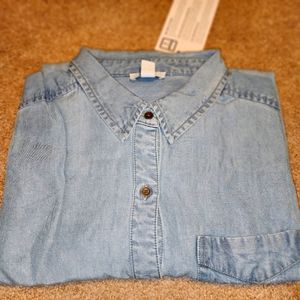 Denim long sleeved shirt size medium Brand Daily Ritual